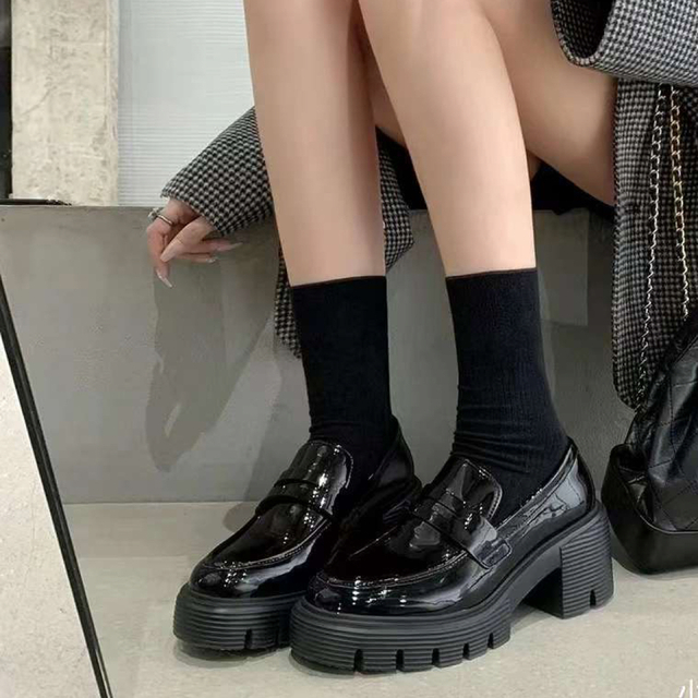 新品未使用StuartWeitzmanスチュアートワイツマンレザーローファー24