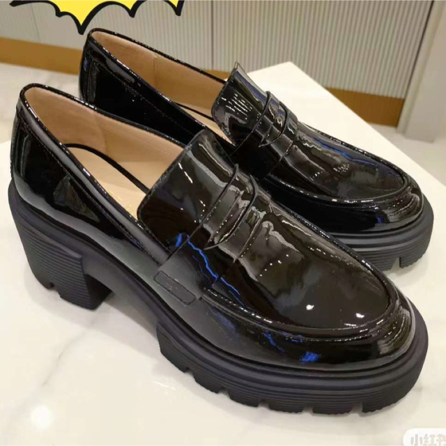 新品未使用StuartWeitzmanスチュアートワイツマンレザーローファー24