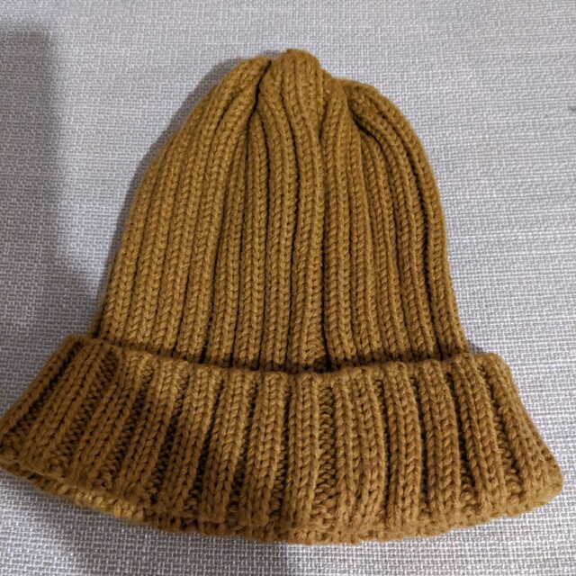 ニット帽　ビーニー　リブ　マスタード レディースの帽子(ニット帽/ビーニー)の商品写真
