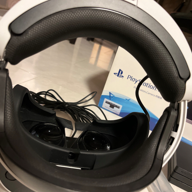 PlayStation VR(プレイステーションヴィーアール)のPlayStation VR カメラ同梱版　美品 エンタメ/ホビーのゲームソフト/ゲーム機本体(家庭用ゲーム機本体)の商品写真