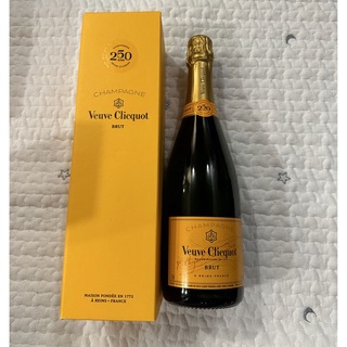 ヴーヴクリコ　イエローラベル　750ml(シャンパン/スパークリングワイン)
