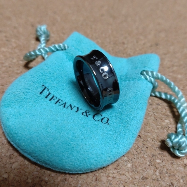 Tiffany & Co.(ティファニー)のTIFFANY ティファニー ブラック チタン リング 11.5号 メンズのアクセサリー(リング(指輪))の商品写真