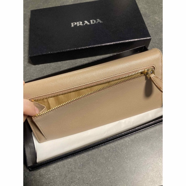 PRADA(プラダ)のPRADA ピンクベージュ　長財布 レディースのファッション小物(財布)の商品写真