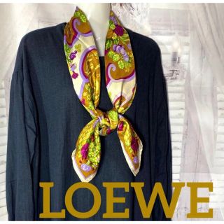 ロエベ(LOEWE)のロエベ　LOEWE  お花と果実　シルクスカーフ(バンダナ/スカーフ)