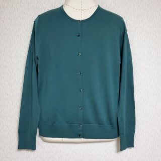 ユニクロ(UNIQLO)の【新品】ユニクロ　エクストラファインメリノクルーネックカーディガン　グリーン(カーディガン)