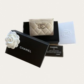 シャネル(CHANEL)のL I L様 専用 CHANEL カードケース 19 オフホワイト(名刺入れ/定期入れ)