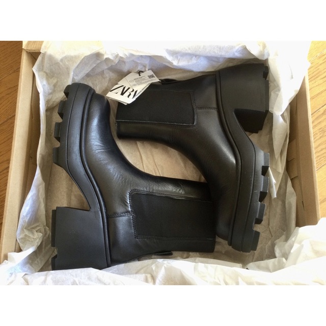 ZARA 37 黒リアルレザートラックソールアンクルブーツトラックソール