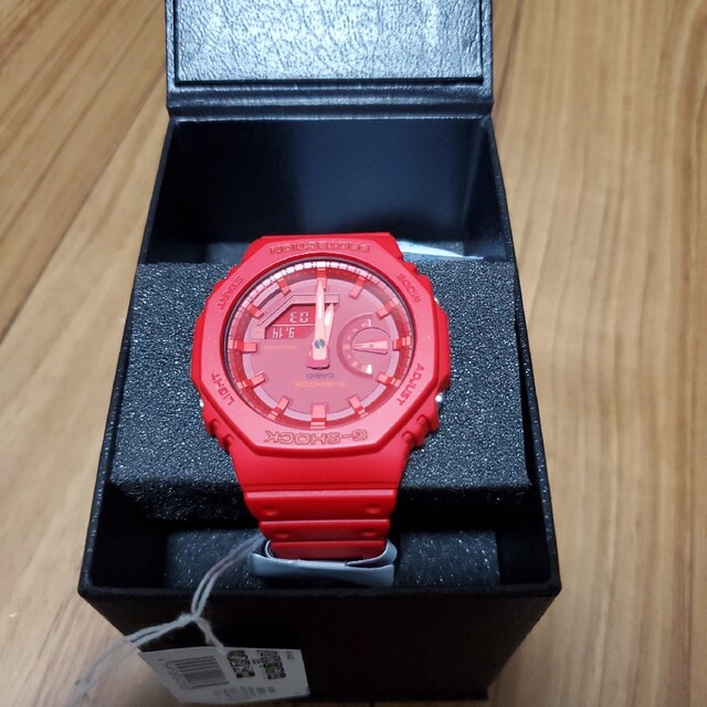 G-SHOCK(ジーショック)の新品未使用 国内正規品 G-SHOCK GA-2100-4AJF 赤 メンズの時計(腕時計(デジタル))の商品写真