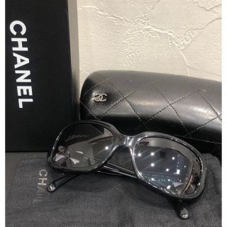 シャネル(CHANEL)のCHANEL☆リボンモチーフサングラス/ブラック×ホワイト(サングラス/メガネ)