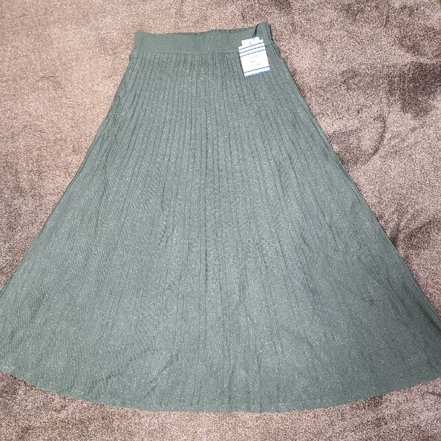 OLIVEdesOLIVE(オリーブデオリーブ)のニットスカート　モスグリーン　新品未使用　フリーサイズ レディースのスカート(ロングスカート)の商品写真