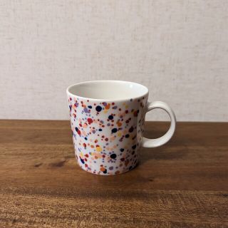 イッタラ(iittala)の美品　イッタラ　マグカップ　ヘレ　アメジスト　ドット　大人気！暖色系(食器)