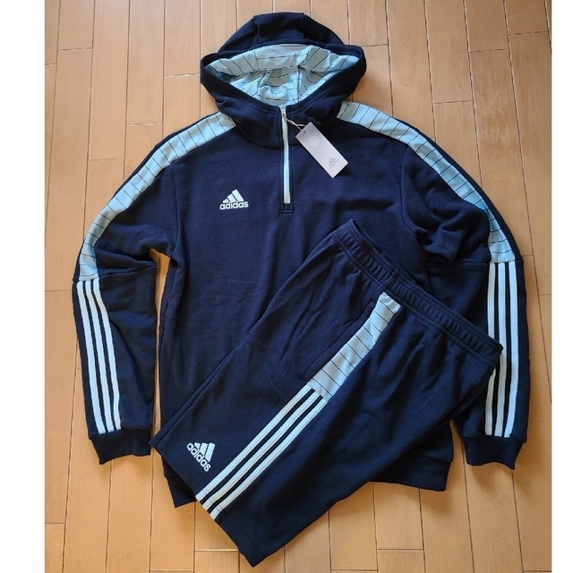 adidas - 送料込完売新品未使用adidasパーカー、ショーツセット