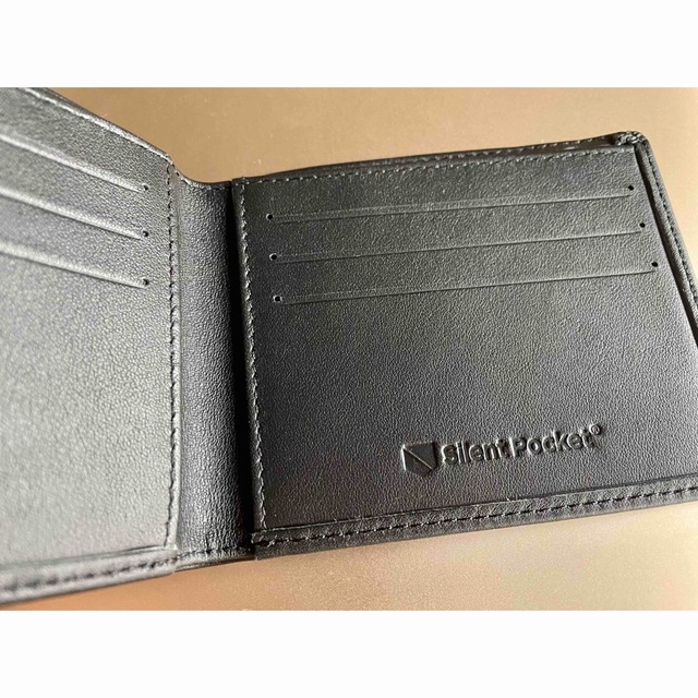 Silent Pocket 本革折り財布　RFIDブロック機能