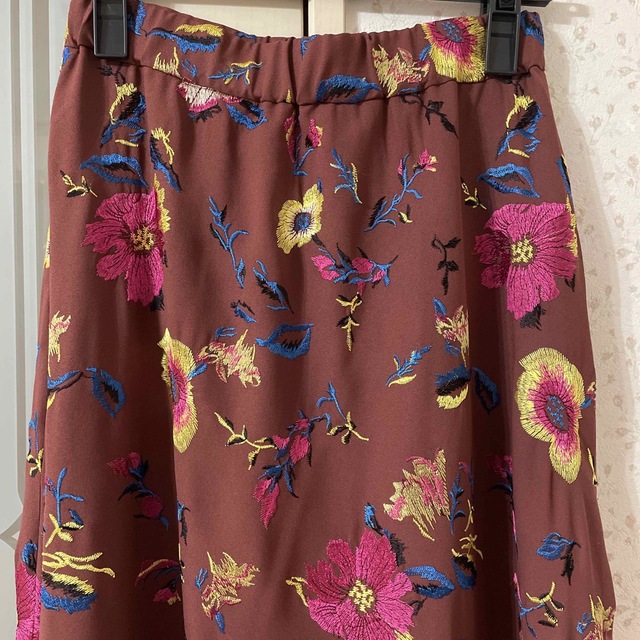GRACE CONTINENTAL(グレースコンチネンタル)のグレースコンチネンタル　刺繍スカート レディースのスカート(ロングスカート)の商品写真