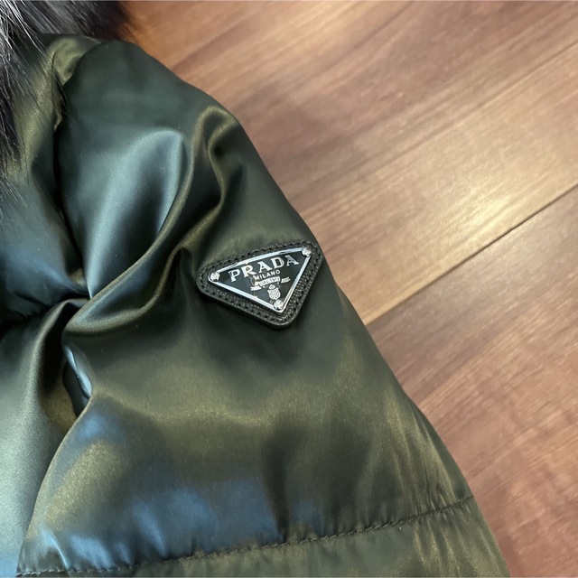 PRADA(プラダ)のクーポン値下　新品タグ付き　プラダ　 29z117  38 レディースのジャケット/アウター(ダウンジャケット)の商品写真