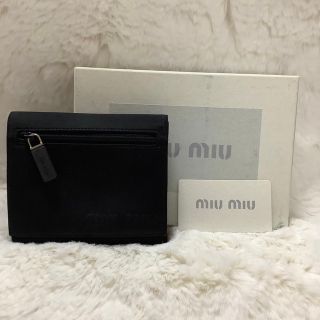 美品　miumiu　ミュウミュウ　ナイロン　三つ折り財布　カーキ