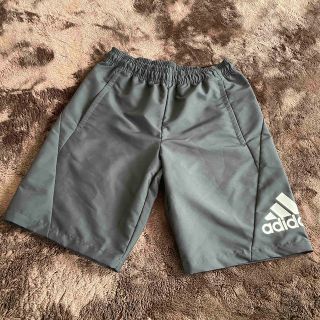 アディダス(adidas)の半ズボン(ショートパンツ)