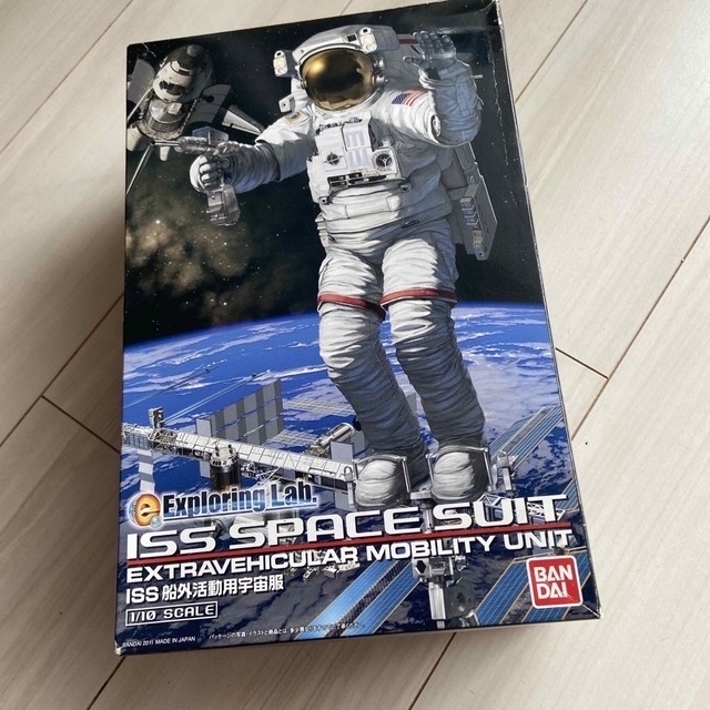 バンダイ　ISS 船外活動用宇宙服　NASA 1/10スケール　プラモデルプラモデル