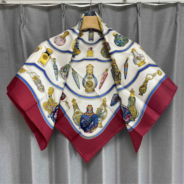 HERMESエルメスカレ90 シルクスカーフ 香水瓶 新品、未使用、超美品-