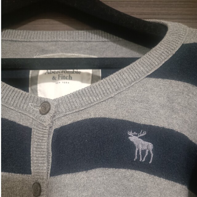 Abercrombie&Fitch(アバクロンビーアンドフィッチ)の送料込！アバクロ ムース刺繍付セーター ニット カーディガン レディースのトップス(ニット/セーター)の商品写真