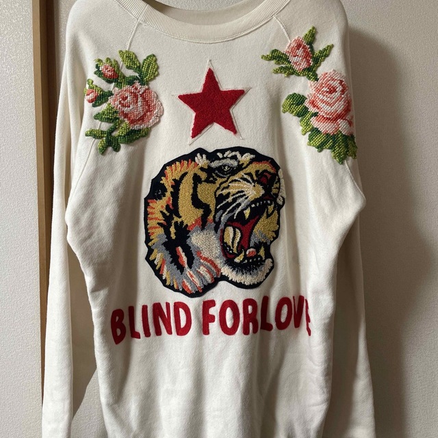 本物品質の Gucci スウェット トレーナー タイガーパッチ刺繍 グッチ