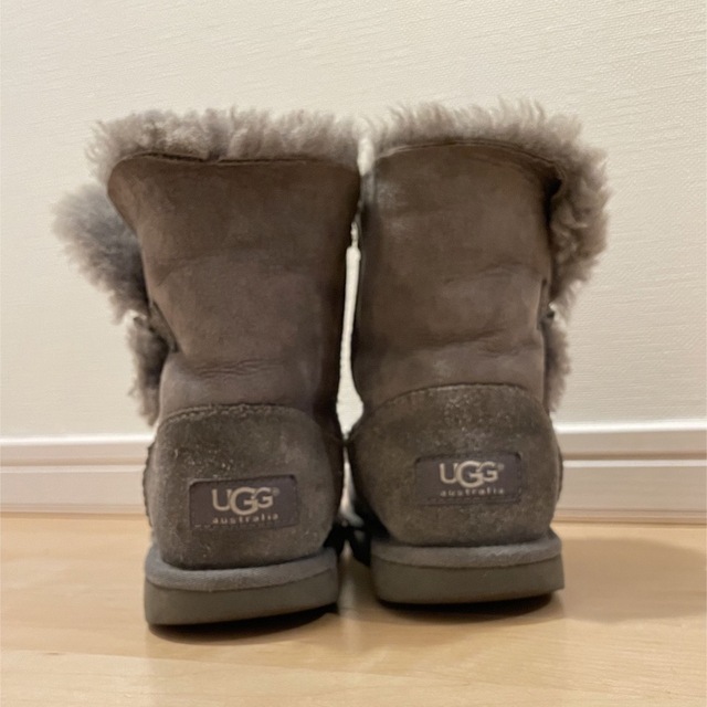 UGG(アグ)のUGG ムートンブーツ 19cm グレー キッズ/ベビー/マタニティのキッズ靴/シューズ(15cm~)(ブーツ)の商品写真