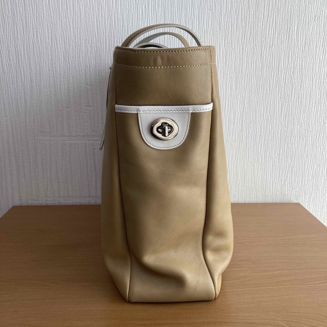 COACH - COACH コーチ大きめバックの通販 by Room M|コーチならラクマ