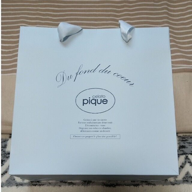 gelato pique(ジェラートピケ)のgelato pique　ギフトボックス(大) 　袋付き　IPSA限定紙袋 インテリア/住まい/日用品のオフィス用品(ラッピング/包装)の商品写真