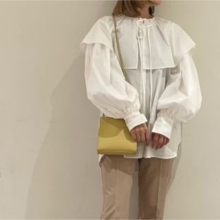 emmi atelier - コンシャスカラーブラウスの通販 by Lir's shop|エミ
