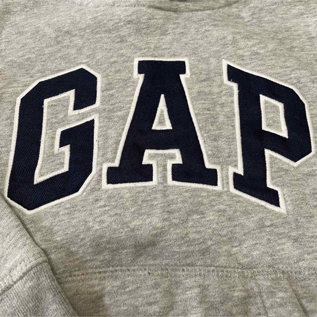 babyGAP(ベビーギャップ)のBaby GAP ロゴパーカー キッズ/ベビー/マタニティのキッズ服男の子用(90cm~)(Tシャツ/カットソー)の商品写真