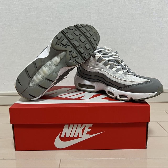 NIKE(ナイキ)の【中古】Nike Air Max 95 Essential Smoke Grey メンズの靴/シューズ(スニーカー)の商品写真