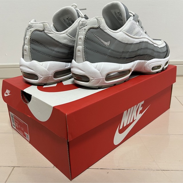 NIKE(ナイキ)の【中古】Nike Air Max 95 Essential Smoke Grey メンズの靴/シューズ(スニーカー)の商品写真