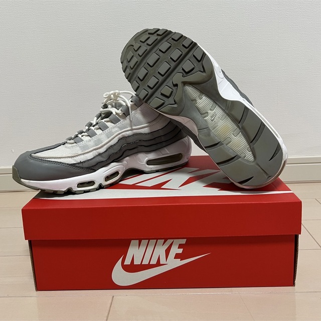 NIKE(ナイキ)の【中古】Nike Air Max 95 Essential Smoke Grey メンズの靴/シューズ(スニーカー)の商品写真