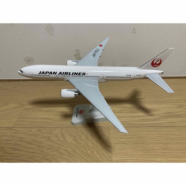 JAL(日本航空)(ジャル(ニホンコウクウ))のJAL 777-200 スナップフィットモデル 1/200 エンタメ/ホビーのおもちゃ/ぬいぐるみ(模型/プラモデル)の商品写真