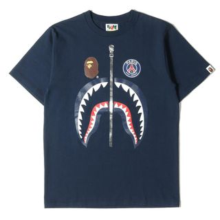 アベイシングエイプ(A BATHING APE)のA BATHING APE ア ベイシング エイプ Tシャツ 18AW ×Paris Saint Germain PSG シャーク プリントTシャツ トップス ブランド ネイビー 紺 S 【メンズ】【中古】【美品】【R033】(Tシャツ/カットソー(半袖/袖なし))