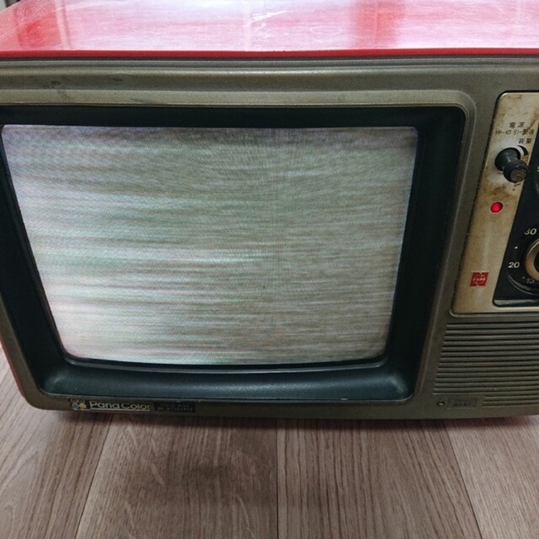 Panasonic(パナソニック)の昭和レトロ 1977年製造 カラーテレビ パナソニック ブラウン管 赤色 中古 スマホ/家電/カメラのテレビ/映像機器(テレビ)の商品写真