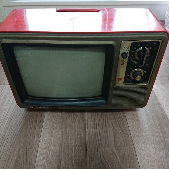 Panasonic(パナソニック)の昭和レトロ 1977年製造 カラーテレビ パナソニック ブラウン管 赤色 中古 スマホ/家電/カメラのテレビ/映像機器(テレビ)の商品写真