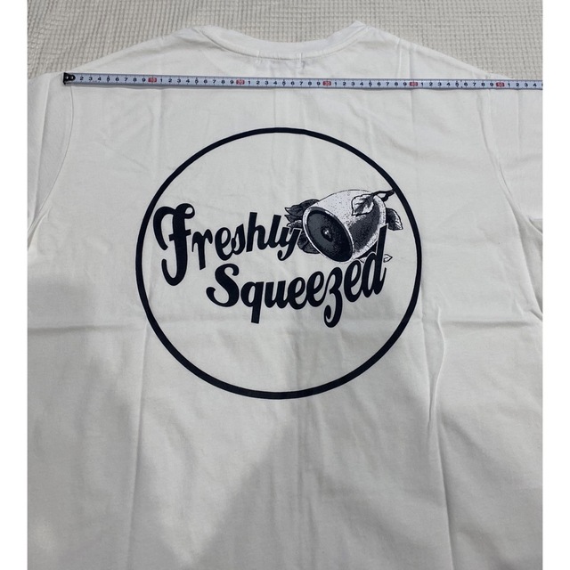 OPAQUE.CLIP(オペークドットクリップ)のタグ付き未着用/FRESHLY SQUEEZED MUSIC バックロゴTシャツ レディースのトップス(Tシャツ(半袖/袖なし))の商品写真