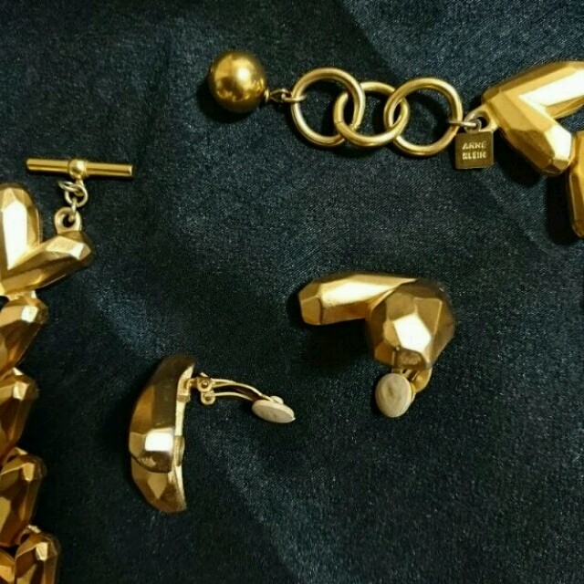 ANNE KLEIN(アンクライン)のアンクライン　ネックレス＆イヤリングセット　ゴールド　つや消し　 レディースのアクセサリー(ネックレス)の商品写真