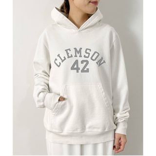 アパルトモンドゥーズィエムクラス(L'Appartement DEUXIEME CLASSE)の新品＊ アパルトモン REMI RELIEF CLEMSON42 フードパーカー(パーカー)