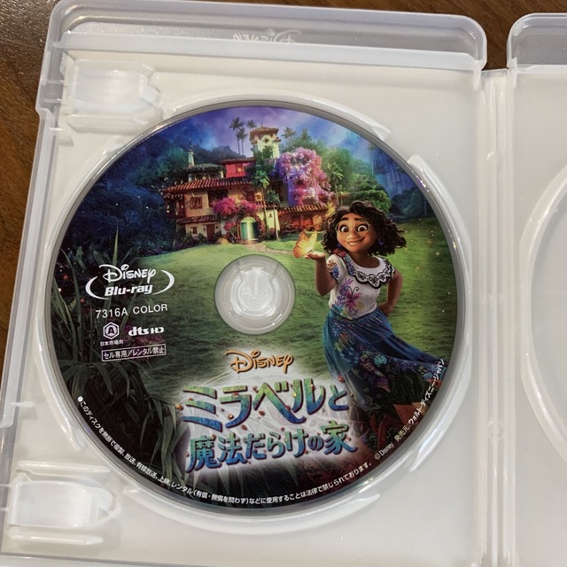 Disney(ディズニー)の新品未使用♡Disneyミラベルと魔法だらけの家Blu-rayマジックコード付き エンタメ/ホビーのDVD/ブルーレイ(アニメ)の商品写真