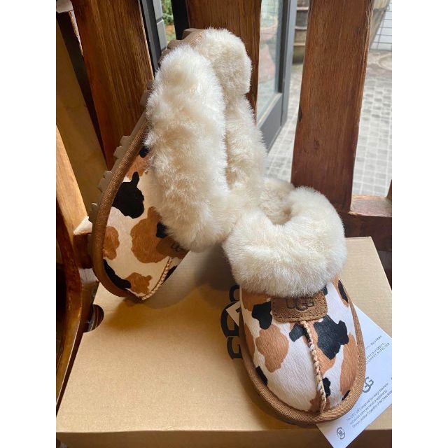 UGG(アグ)の超激レア✨新品✨22cm✨UGG✨コケット✨COQUETTE✨Cow print レディースの靴/シューズ(サンダル)の商品写真