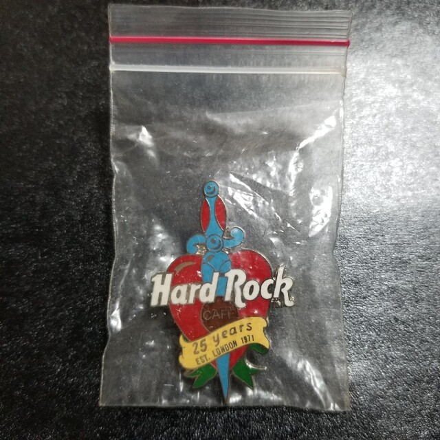Hard Rock CAFE(ハードロックカフェ)の《新品未使用》ハードロックカフェ　ピンズ エンタメ/ホビーのアニメグッズ(バッジ/ピンバッジ)の商品写真