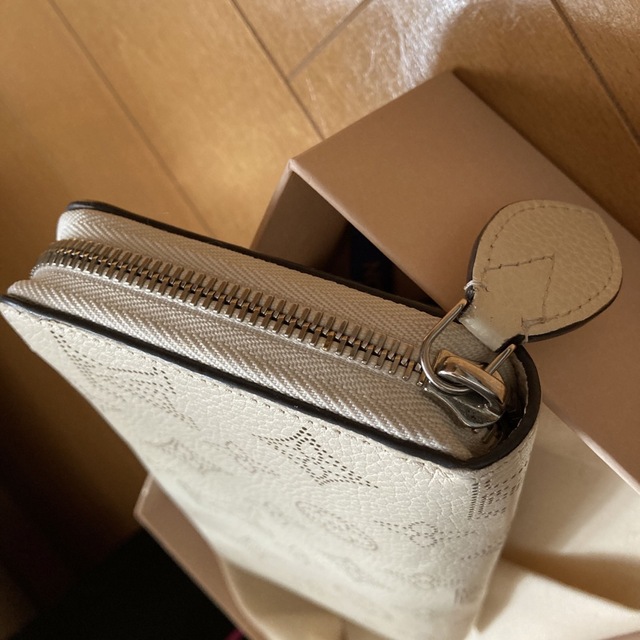 LOUIS VUITTON(ルイヴィトン)のルイヴィトン   長財布モノグラムマヒナ レディースのファッション小物(財布)の商品写真