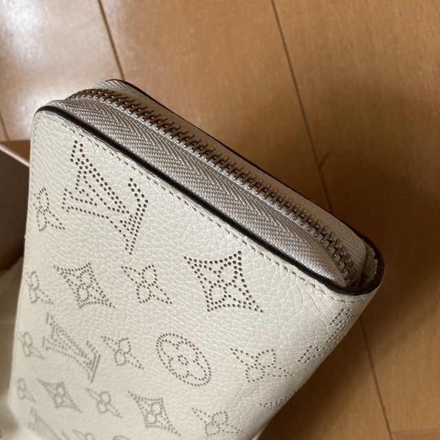 LOUIS VUITTON(ルイヴィトン)のルイヴィトン   長財布モノグラムマヒナ レディースのファッション小物(財布)の商品写真