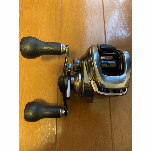 SHIMANO(シマノ)の18バンタムMGL PGハンドルカスタム　DRT バリアルノブシルバー スポーツ/アウトドアのフィッシング(リール)の商品写真