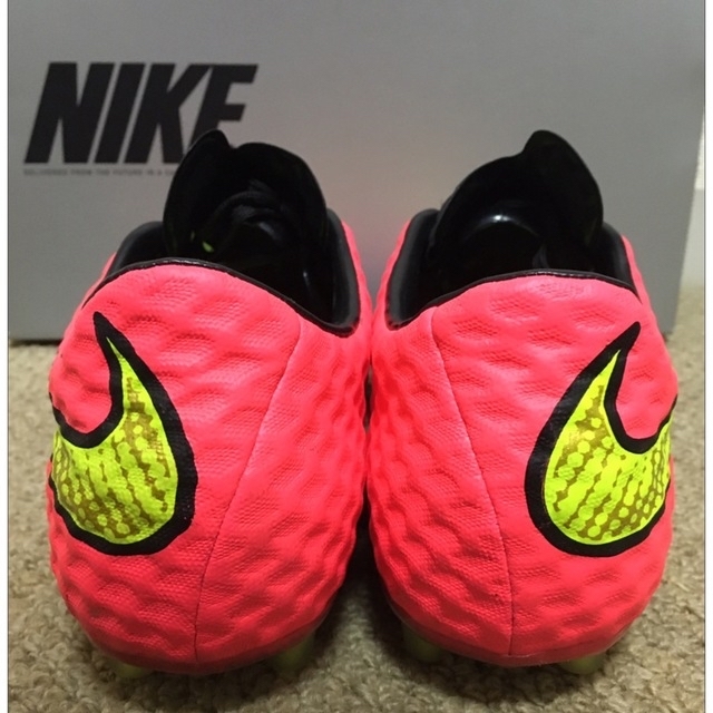 NIKE(ナイキ)の新古品2014年W杯限定 NIKE 初代 ハイパーヴェノム ファントム HG-E スポーツ/アウトドアのサッカー/フットサル(シューズ)の商品写真