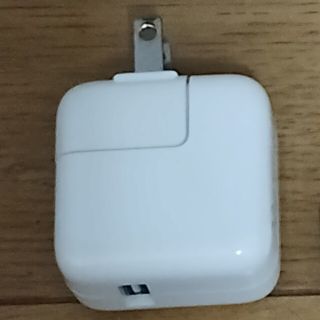 アイフォーン(iPhone)のApple純正正規品10W iPad iPhone 充電器 ACアダプタアップル(バッテリー/充電器)