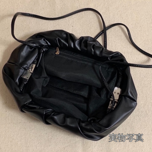 ブラック 黒 がま口 ギャザー ショルダー バッグ 上品 シンプル お洒落 無地 レディースのバッグ(ショルダーバッグ)の商品写真