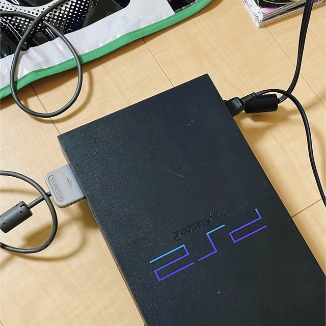 PlayStation2(プレイステーション2)のプレステ2本体　ダンレボ　コントローラー　ソフト　説明書箱付動作確認　禁煙保管 エンタメ/ホビーのゲームソフト/ゲーム機本体(家庭用ゲーム機本体)の商品写真